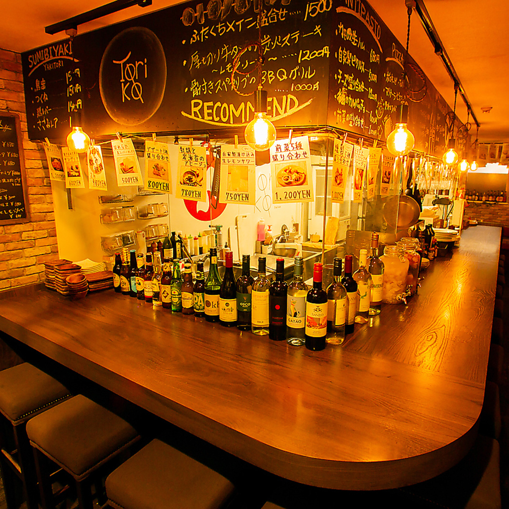 麻生駅前通りから1本外れた隠れ家酒場。笑い声溢れるアットホームな本格焼き鳥とイタリアン酒場です