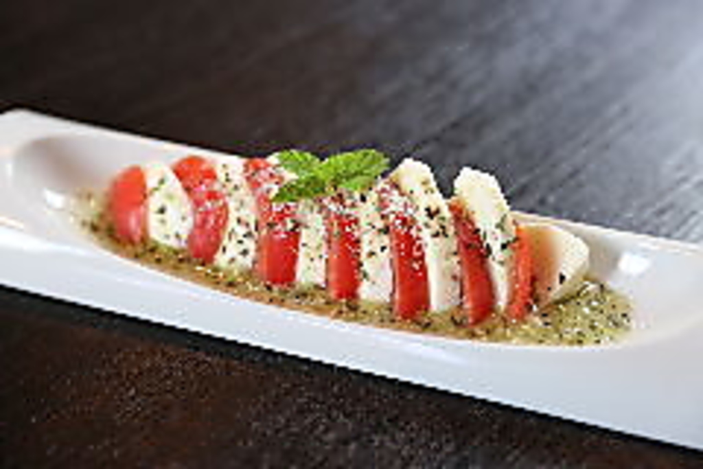 トマト＆モッツァレラチーズのカプレーゼ