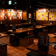 【宴会や結婚式の２次会にも】ウッドハウス調の店内