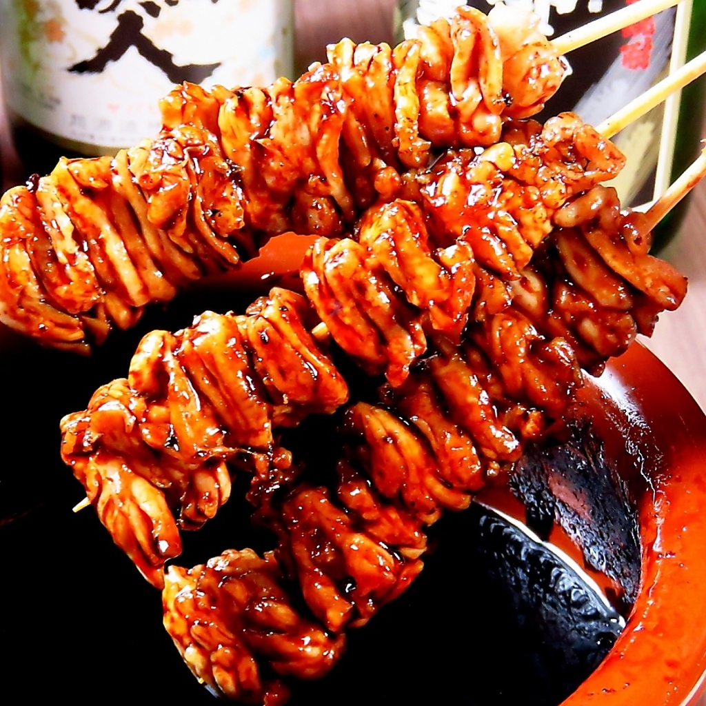 国産鶏にこだわった焼鳥は1本1本丁寧に串打ちし店内で焼き上げています。本格焼鳥を是非ご堪能あれ！