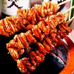 国産鶏にこだわった焼鳥は1本1本丁寧に串打ちし店内で焼き上げています。本格焼鳥を是非ご堪能あれ！