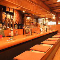 広々したカウンター席でゆったりと快適にお過ごし下さい