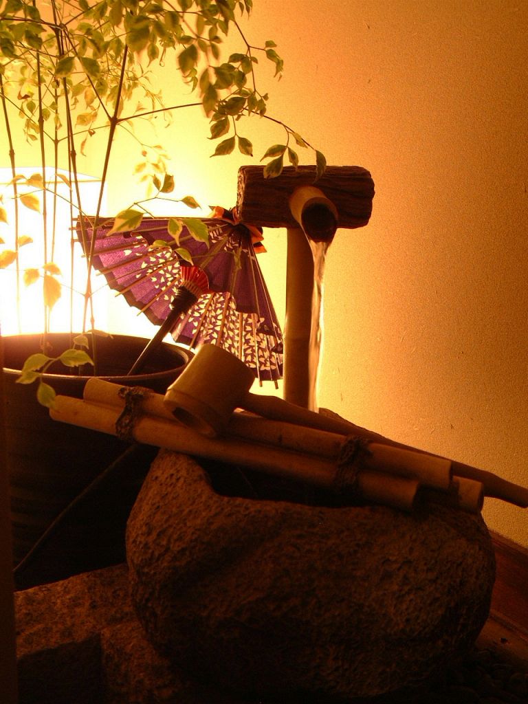 茶香炉の香りに癒されながら、ゆるりと流れる時間をお楽しみ下さい…