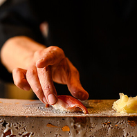見た目の楽しめるこだわりの”華の創作鮨”