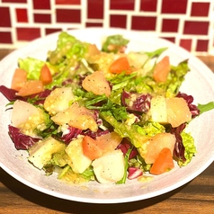 タコとグレープフルーツの麹ドレッシングサラダ