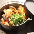 料理メニュー写真 ダッチ　ワイルド鍋　－本日の魚介4種－
