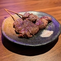 料理メニュー写真 人気の焼き串５種盛り合わせ（牛ハラミ・鶏もも・鶏せせり・海老・しし唐）