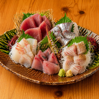 鮮度きわだつ刺身盛り合わせ、彩り華やぐ海の贅沢ご褒美