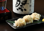 鮨屋がつくる海鮮シュウマイ。日本酒にぴったり。