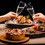 自慢のシカゴピザに加え、黒毛和牛やブランド豚、東京Xなどこだわりのお肉も各種取り揃えております