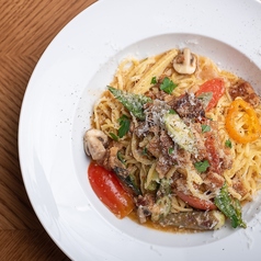 季節野菜とたっぷり豚バラのラグーソース フェットチーネ