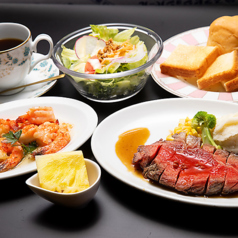 ローストビーフとガーリックシュリンプランチ