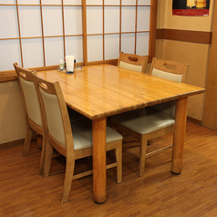 4名様でご利用いただけるテーブル席です