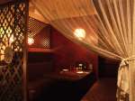 天蓋で仕切る半個室などおシャレな内装も魅力！！
