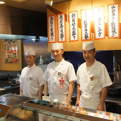 カウンター席では板前さんの作るお料理を目の前で楽しめます♪