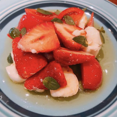 苺とスーパーフルーツトマトのサラダ