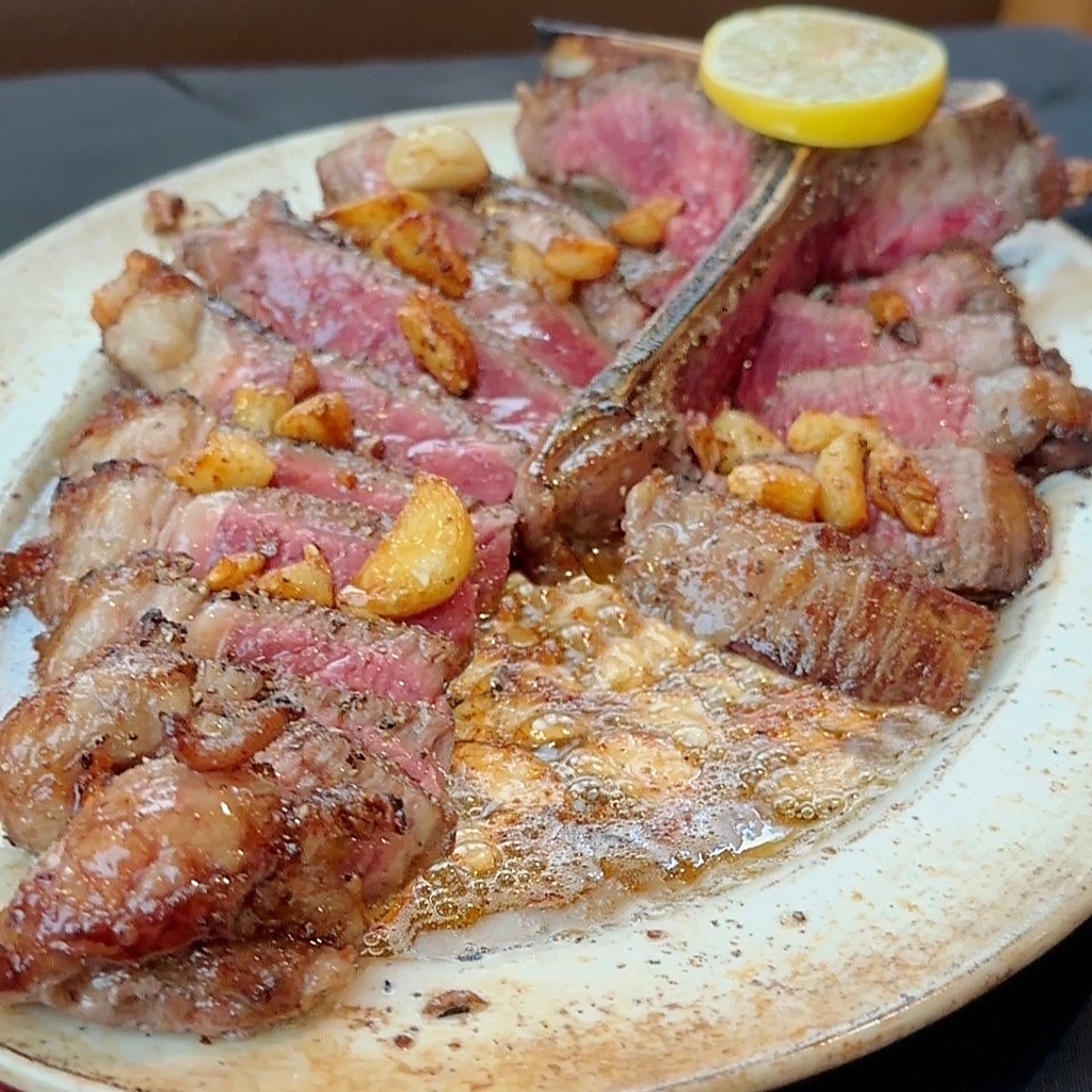 豪快な！皿で焼くステーキ