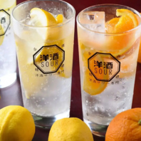 【100種類取り揃えたカクテルもご用意！】