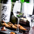 ワイングラスで頂く日本酒は、普段とは違った雰囲気を味わえます♪白ワインのような甘みをお楽しみ下さい☆有名銘柄の日本酒も愉しめる飲み放題プランもございます！当店自慢の日本酒をたっぷりご堪能ください♪