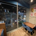 窓際のテーブル席は高崎の街並みを眺めながらお食事いただけます。
