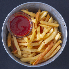 バケツ盛りフライドポテト