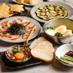 もんじゃの合間に楽しむ逸品も豊富にご用意！ついついもう一杯、そんな夜を。の写真