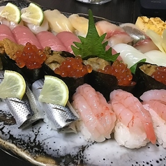 新鮮魚介類のお鮨を安く提供しております。