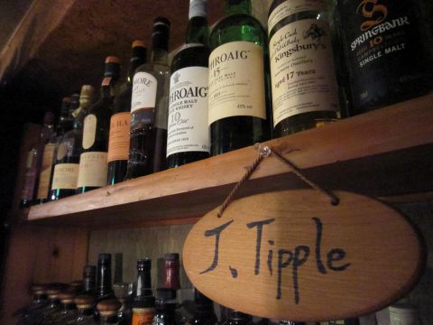 J.Tipple Barは、女性お一人でも安心してお楽しみ頂ける大人の隠れ家・癒しの空間です