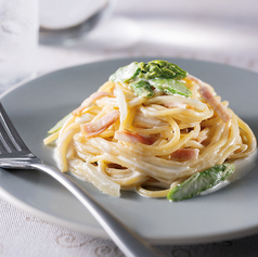 グラナパダーノチーズで仕上げるパスタアスパラガスのクリームパスタ(5月)