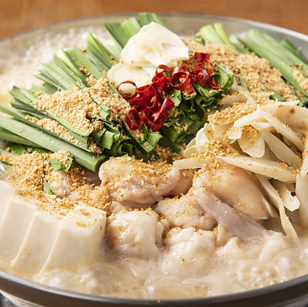 【こだわりの博多もつ鍋】厳選したプリップリのもつの旨みがスープに溶け出した絶品もつ鍋！