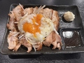 料理メニュー写真&nbsp;自家製鶏ももチャーシュー温玉のせ