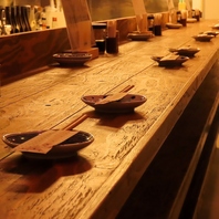 笑顔あふれ立ち飲み屋で酔いしれる楽しさがここに♪