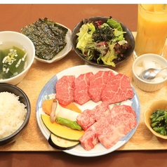 全メニュードリンクとデザート付きでお得に松阪牛ランチ