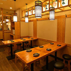 《4~8名様向け》細かい人数可能です◎4名様から8名様程度の、女子会やグループでのお集まりに最適なお席をご用意しております。 会社でのお食事やご友人同士の会食など、様々なシーンにご利用いただけます。 5名様や7名様といった細かい人数調整も承りますので、お気軽にご相談ください。