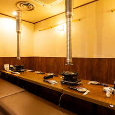 ４名席３卓を使用して個室席としても使用していただけます◎※ドリンクバーやサラダバーが少し離れてますのでご了承くださいませ！