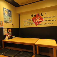 8名様までご利用可能なお座敷席完備!少人数のご宴会や会社の飲み会、仲間との集まりに最適です。美味しい料理とお酒を囲んで楽しいひとときをお過ごしください。