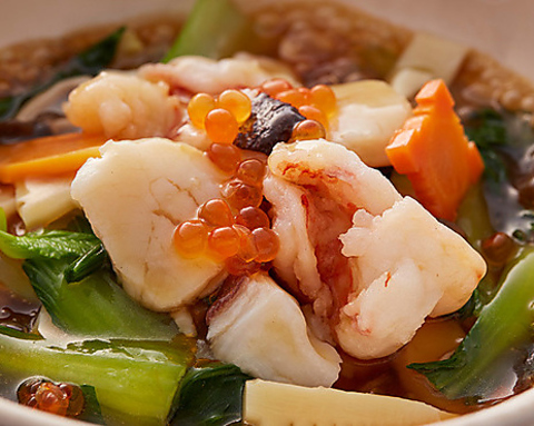 旬の野菜や新鮮な海鮮など魅力溢れる食材をたっぷりと使用した自慢の逸品をご堪能あれ