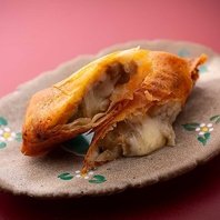 当店おすすめ「濃厚蟹みそクリーム春巻き」