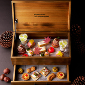 【ラウンジ フローラ(1F)】金華山と岐阜城を望む開放的な空間。絶品のホテルスイーツと名門ロンネフェルトティーを是非。