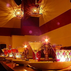 陽の光が差し込む上野の落ち着いたランチ空間