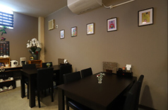 デートや女子会、大人数での各種ご宴会にもぴったりなテーブル席を完備。全席禁煙なので、お子様と一緒に安心してご来店いただけます。