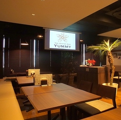 少人数から大人数までご利用できるテーブル席。ソファー席も完備でゆったり座れるのが人気のテーブル席です