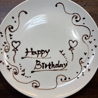 記念日や誕生日に、メッセージプレートでサプライズを！