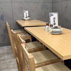 大人数でのご宴会に最適な貸切も可能です。会社の宴会や打ち上げ、結婚式の二次会など、様々なシーンでご利用いただけます。最大50名様まで対応可能ですので、お気軽にご相談ください。