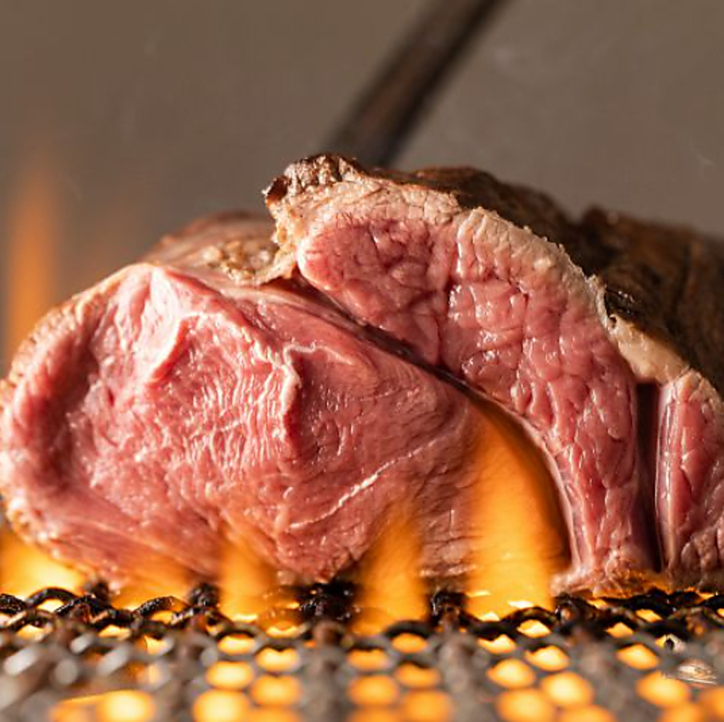 なぜ当店が炭にこだわるのか？  炭火焼きは最強の調理法といっても過言ではないから！