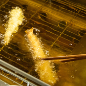 当店では、カラオケやTV、プロジェクターを完備しており、おいしい絶品創作料理を楽しみながら、ご友人やお仲間と楽しい時間を過ごすことができます。特別なイベントやパーティーにぴったりな設備が整っているので、盛り上がること間違いなしです。お料理を味わいながら、思い出に残るひとときをお過ごしください。