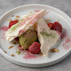 いちごと北海道ミルク 抹茶のイートンメス《季節限定》