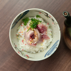 大摩桜鶏刺しの出汁茶漬け