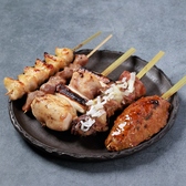 大山鶏を使ったコスパ抜群の焼き鳥、串焼きは190円～！毎日新鮮な大山鳥を捌き、丁寧な仕込と鮮度高く保ったまま提供しています。船橋駅で焼き鳥を食べるなら本田商店で！