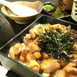 香ばしい香りが食欲をそそる「名古屋コーチンのまぶし飯まずはそのまま、鶏の風味を楽しんで